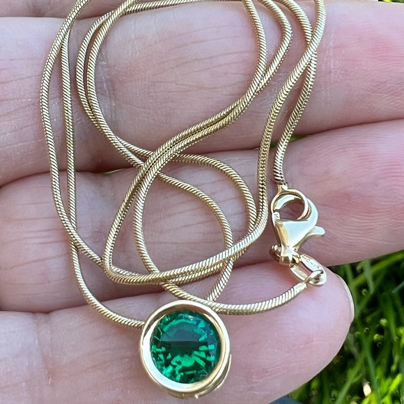 VINTAGE 14K YELLOW GOLD SYNTHETIC EMERALD SOLITAIRE PENDANT SNAKE CHAIN NECKLACE - Picture 16 of 16